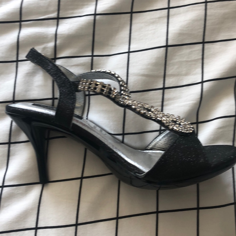 HEELS! - Picture 3 of 3